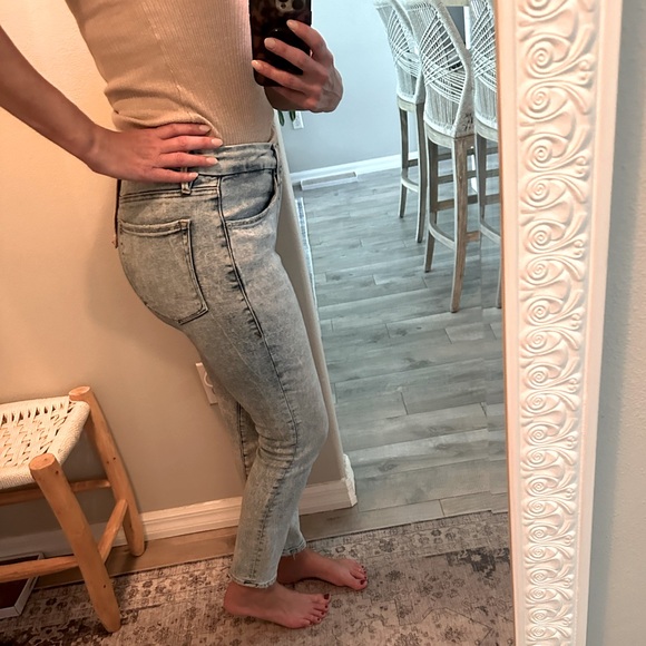 Good American Skinny Soft Jeans 6/28 - Picture 2 of 11